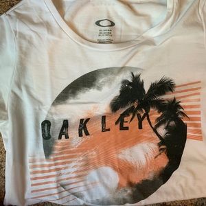 Oakley shirt sleeve tshirt